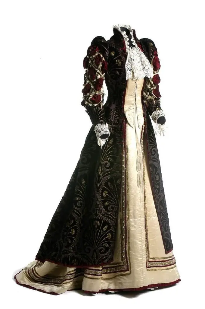 rich victorian clothes