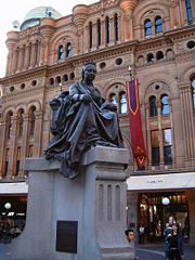 Queen Victoria I's statue 