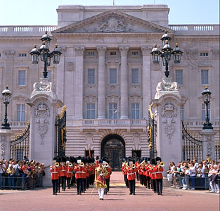Buckingham Palace main gate