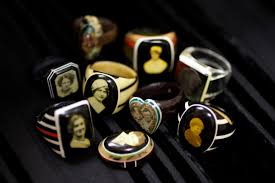 mourning-rings-with-peoples-images