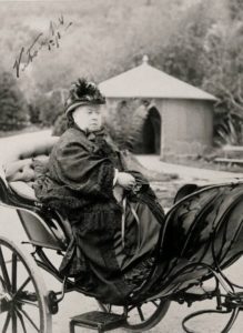 queen-victoria-open-carriage